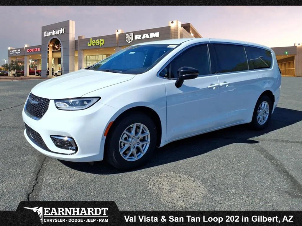 2026 Chrysler Pacifica Select's photo
