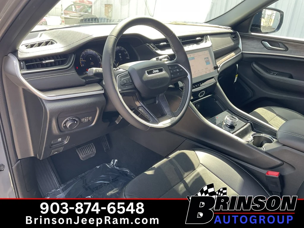 New 2027 Sting-Gray Clear-Coat Paint Jeep Laredo Altitude image 13