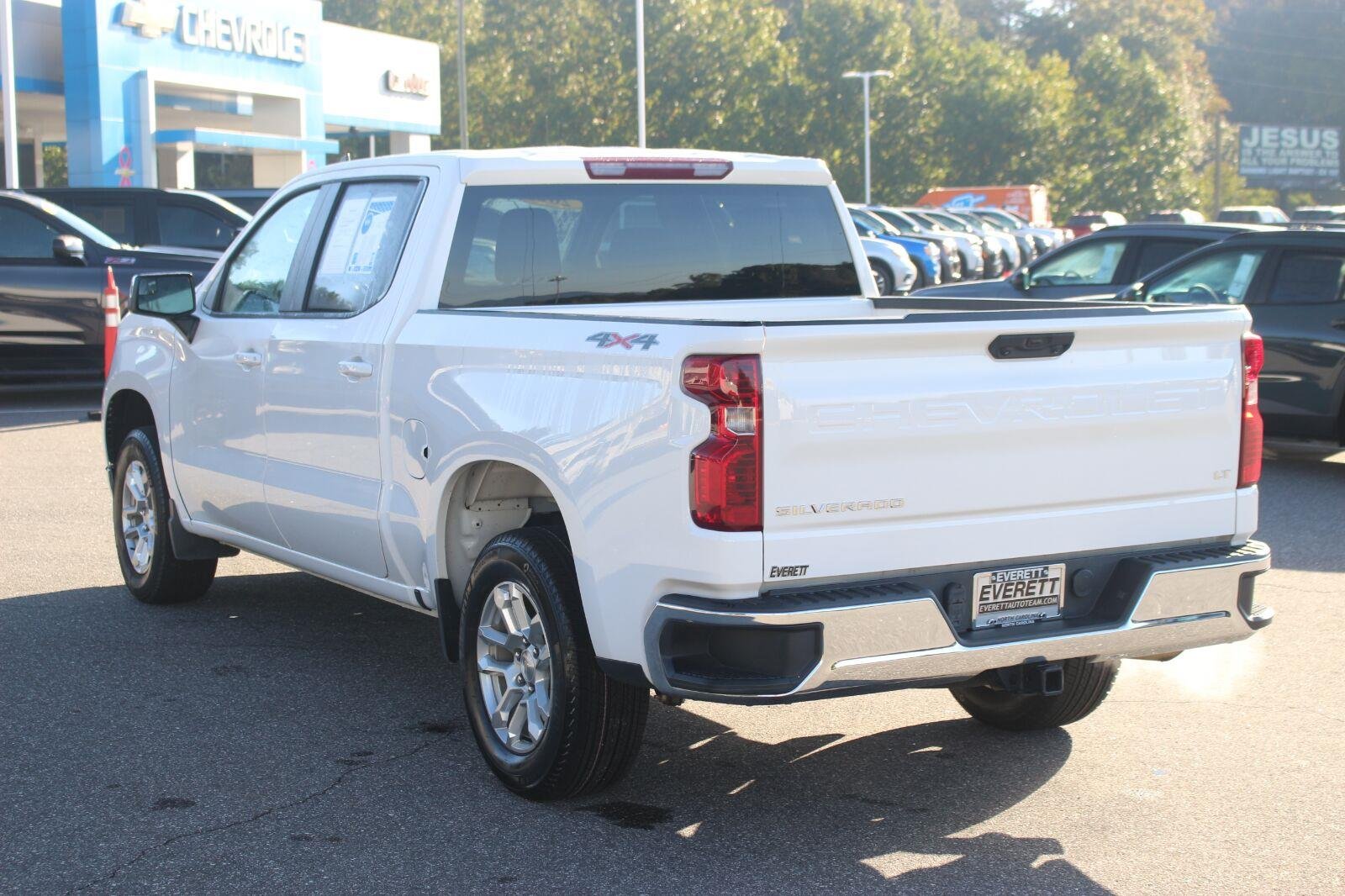 Used 2022 SUMMIT WHITE Chevrolet LT image 5