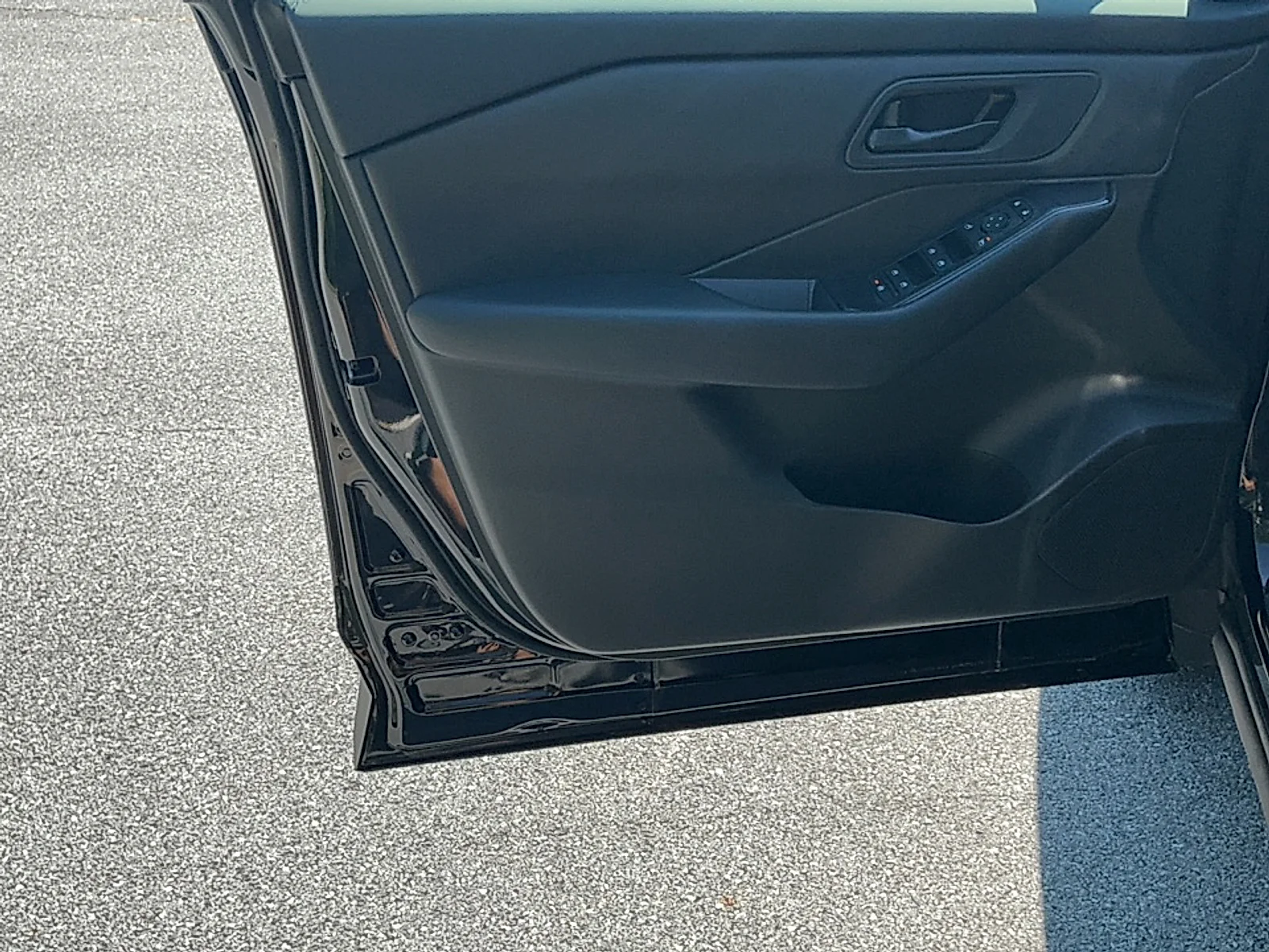 Used 2025 Super Black Nissan S FWD image 6