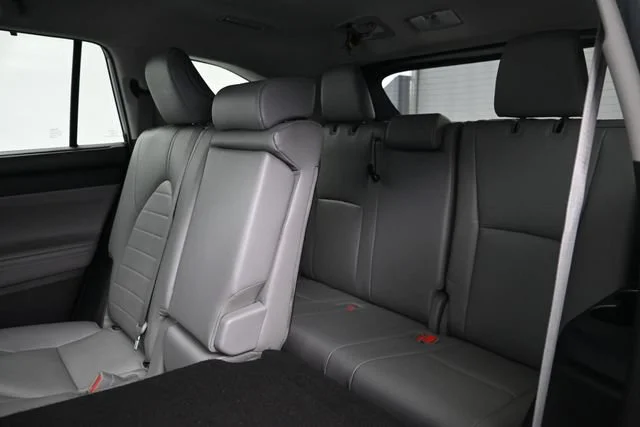 Used 2022 Moon Dust Toyota XLE image 23