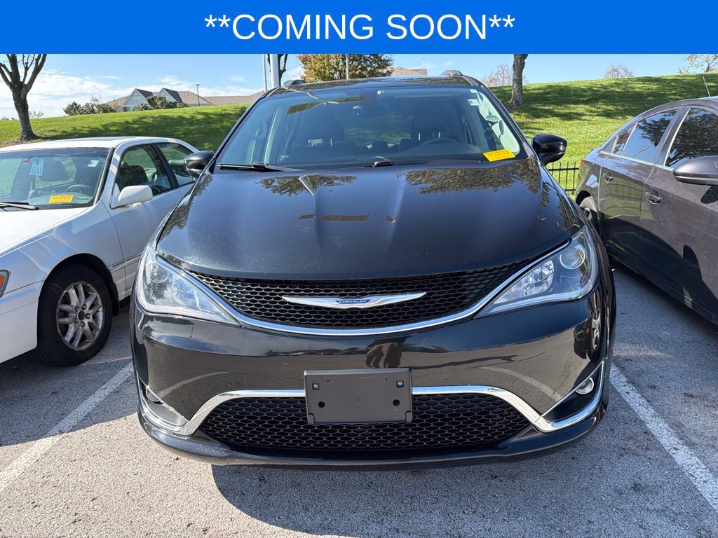 Used 2019 Chrysler Pacifica Touring L with VIN 2C4RC1BG3KR525223 for sale in Kansas City