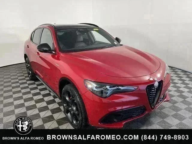 2025 Alfa Romeo Stelvio Base