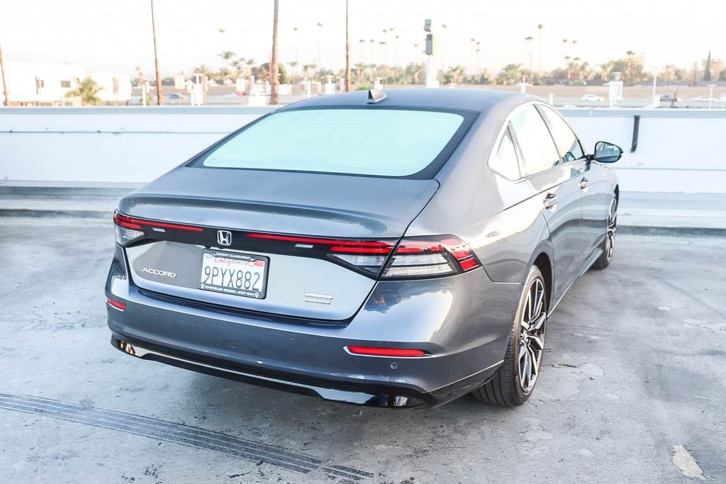 Used 2025 Meteorite Gray Metallic Honda Touring image 9