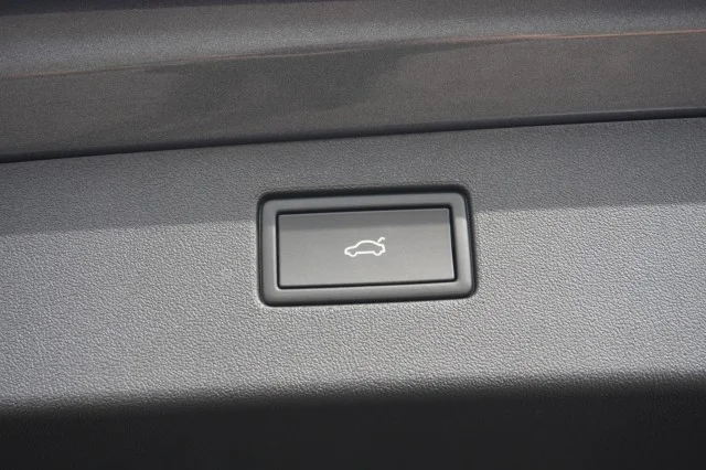 New 2026 Platinum Gray Metallic Volkswagen SE image 11