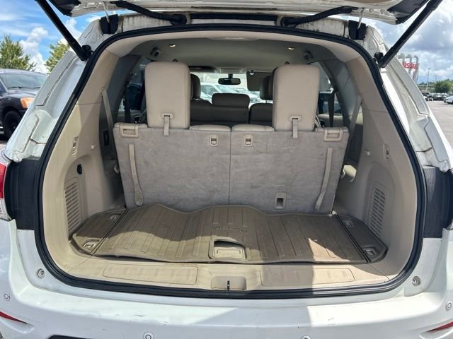 Used 2014 White Nissan Platinum image 17