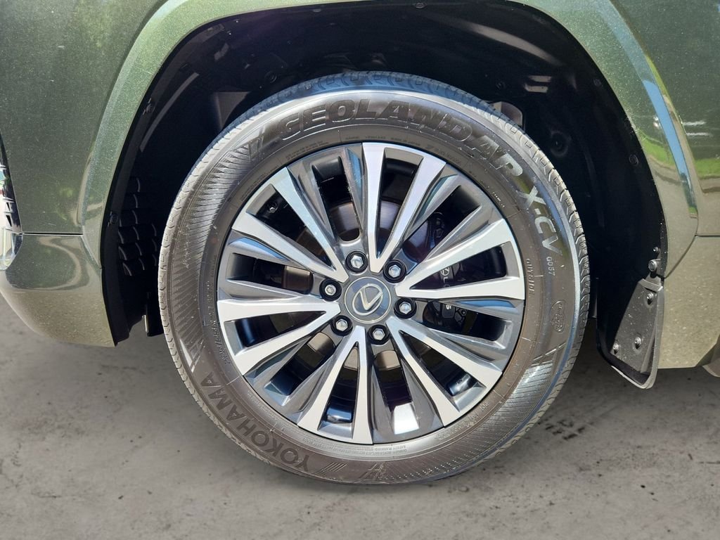 Used 2024 Green Lexus 600 Premium image 9