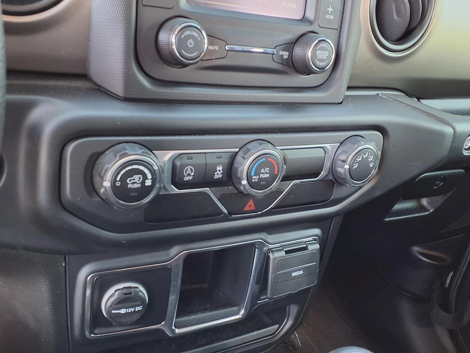 Used 2020 Granite Crystal Metallic Clearcoat Jeep Sport image 23