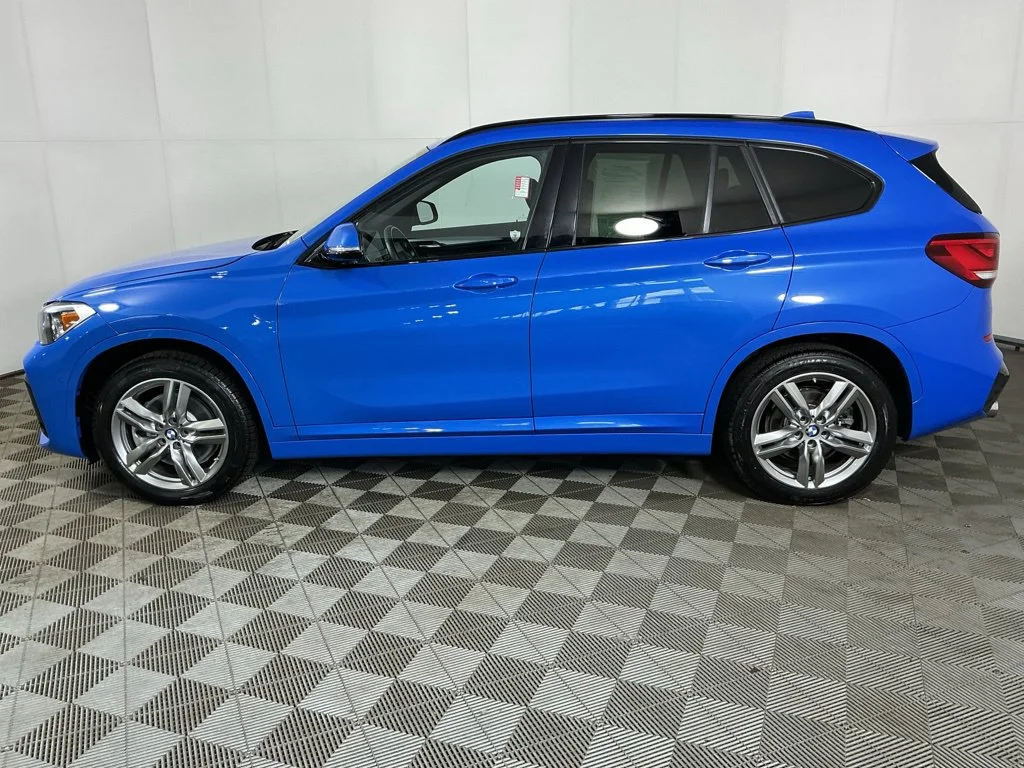 Used 2022 Blue BMW xDrive28i image 6