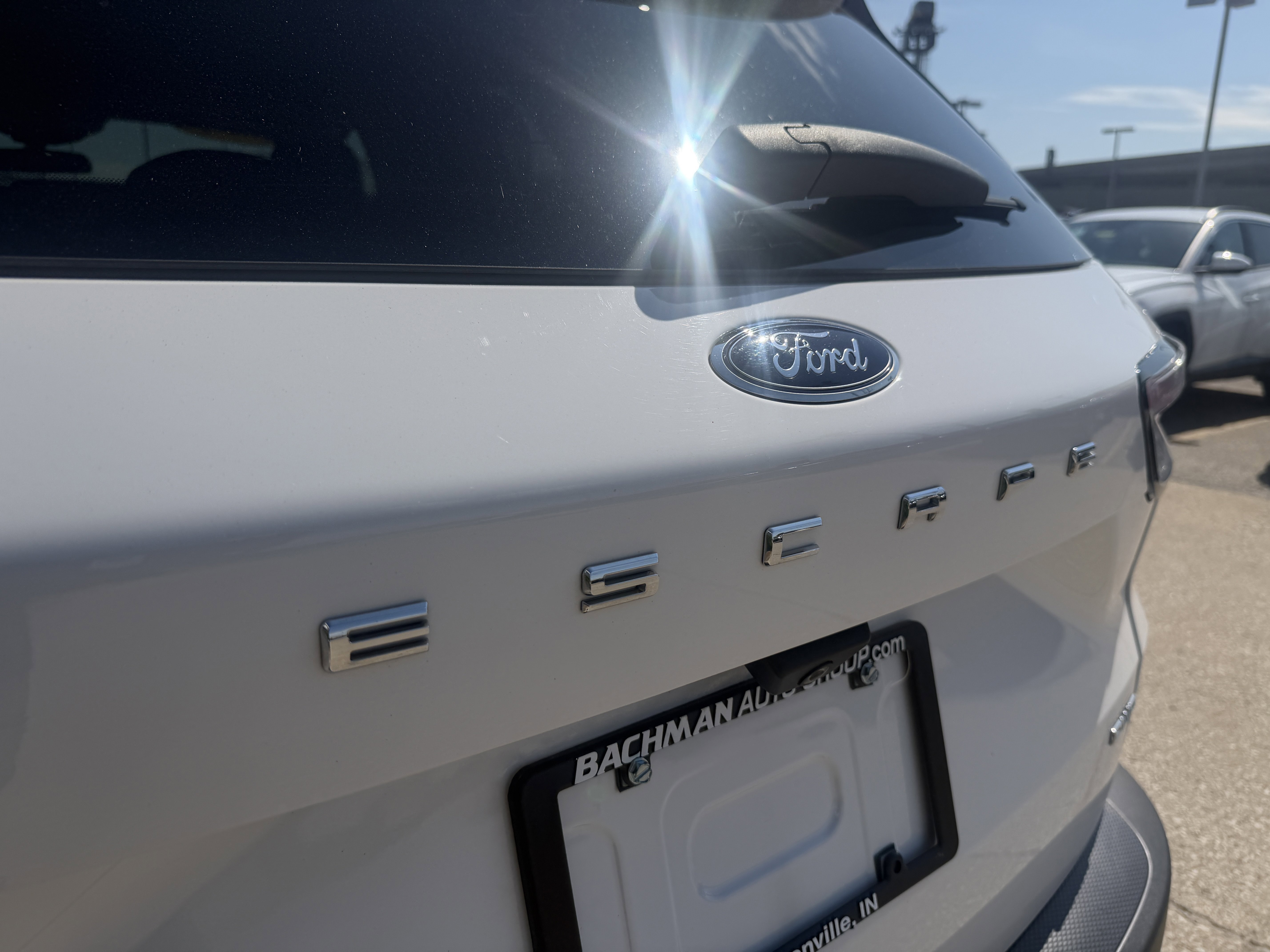Used 2021 Oxford White Ford SE image 8