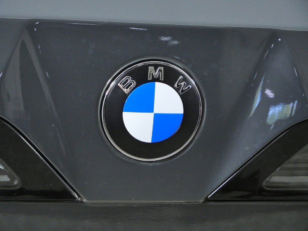 New 2027 Dravit Grey Metallic BMW  image 13
