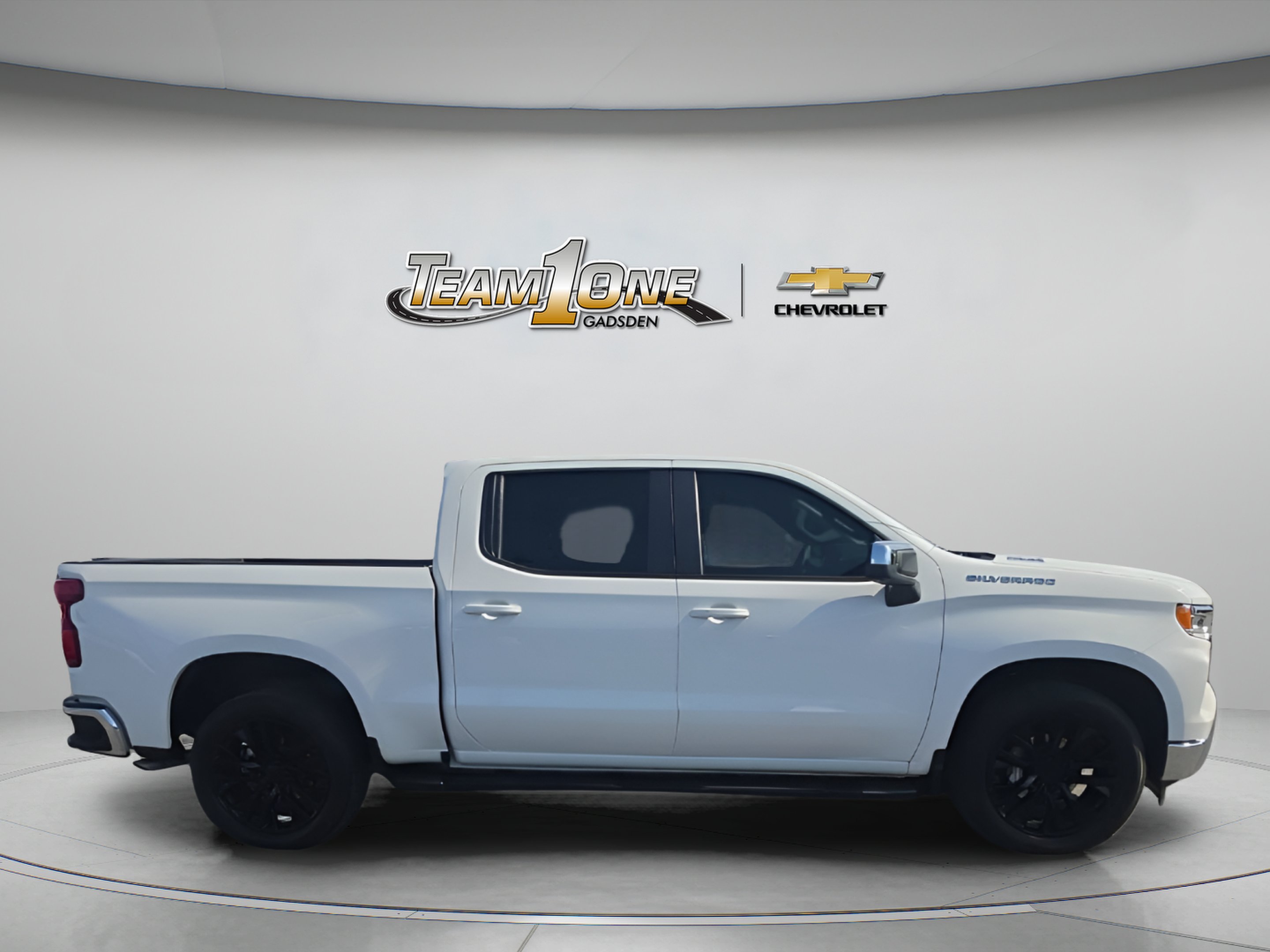 Used 2025 Summit White Chevrolet LT image 8