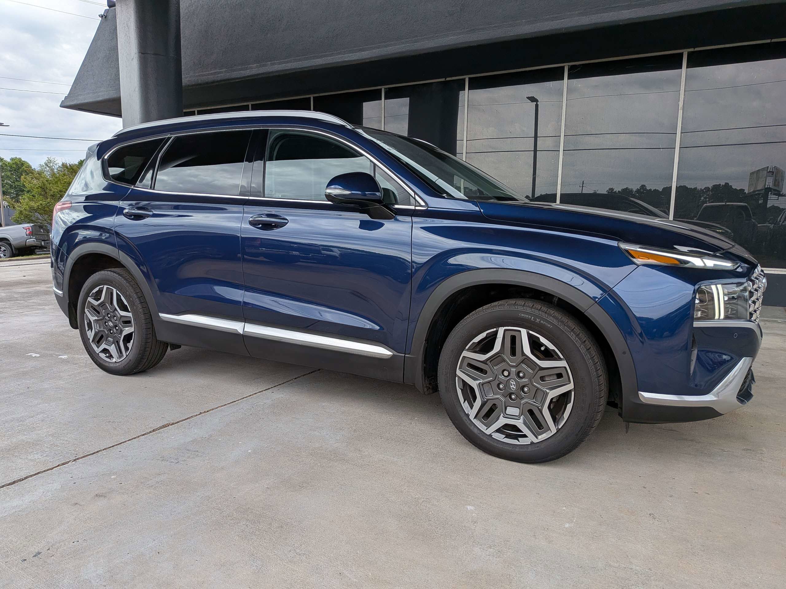 Used 2023 Blue Hyundai Limited image 1