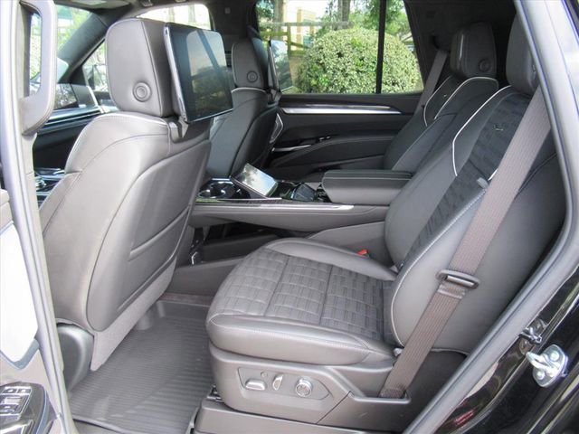 2026 Cadillac Escalade V-Series - Photo 35