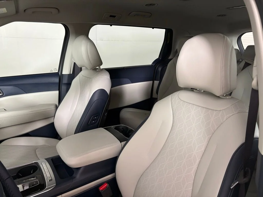 New 2026 Ceramic Silver Kia EX image 18