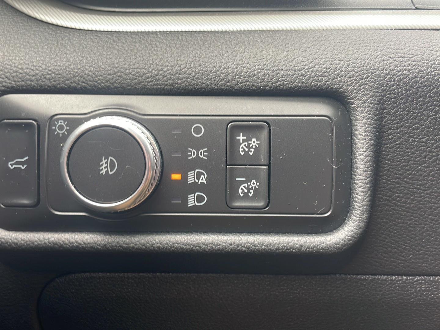 Used 2020 Iconic Silver Ford XLT image 7