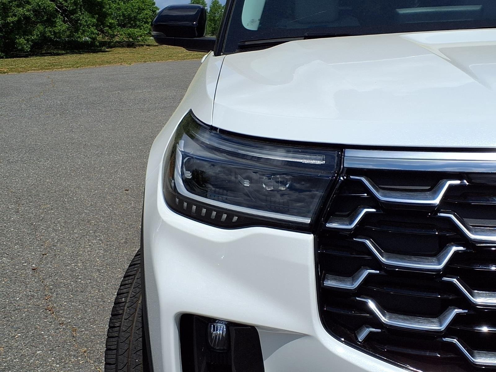 New 2026 Star White Metallic Tri-Coat Ford Platinum™ image 15