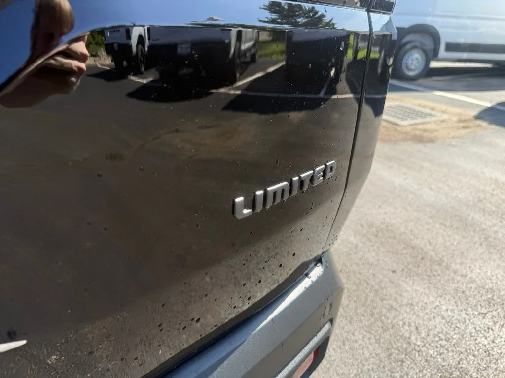 New 2026 Diamond Black Crystal Pearl-Coat Exterior Paint Jeep Limited image 39
