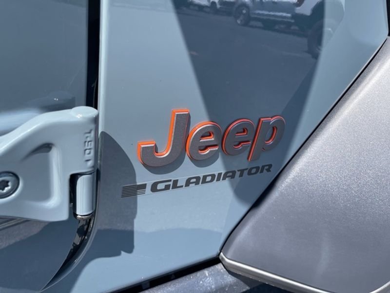 2024 Jeep Gladiator Mojave - Photo 16