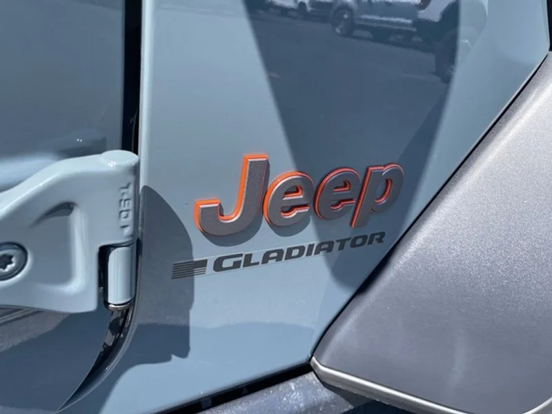 Used 2024 Anvil Clearcoat Jeep Mojave image 16