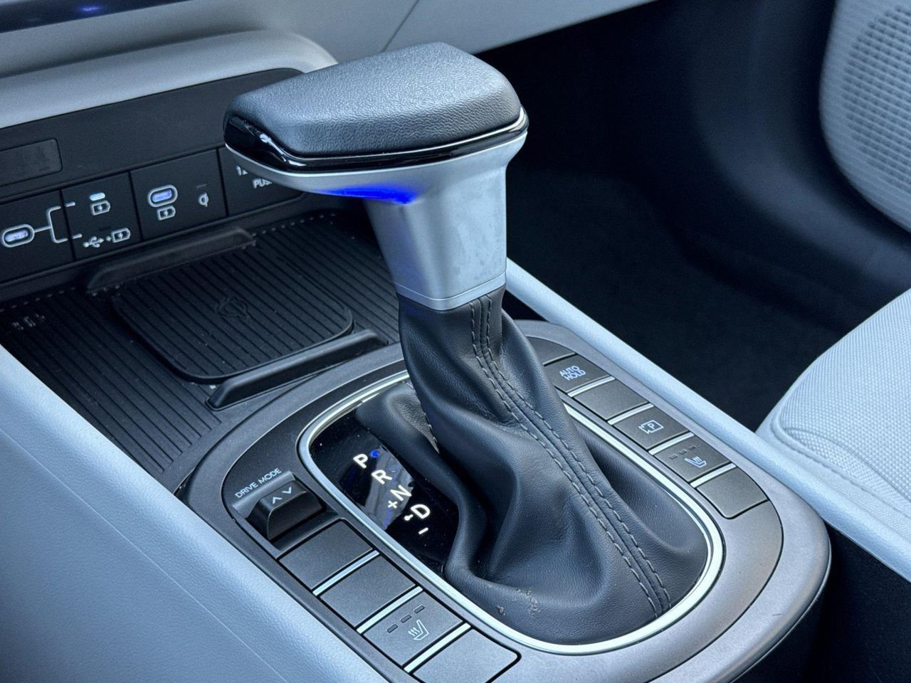 New 2026 White Hyundai SEL Sport FWD image 20