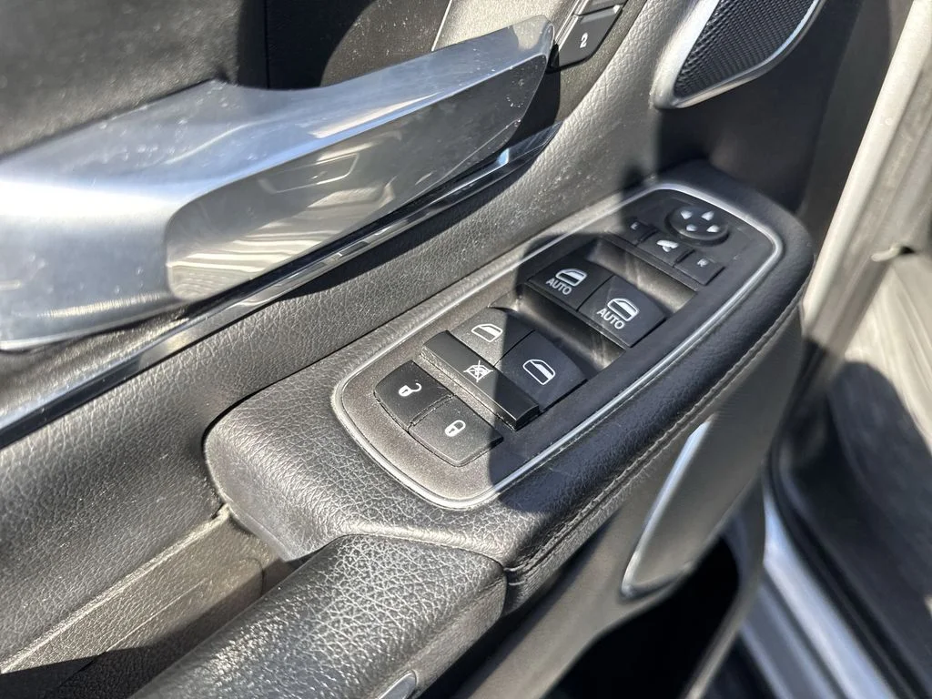 Used 2024 Silver Ram Laramie image 13