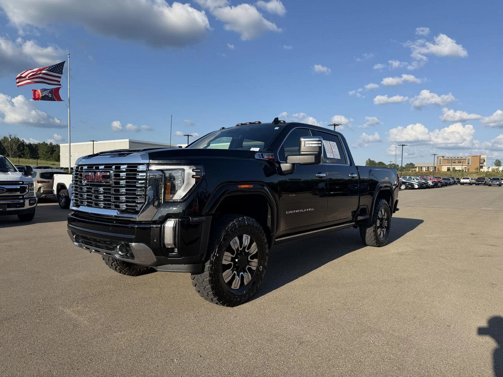 Used 2025 Onyx Black GMC Denali image 1