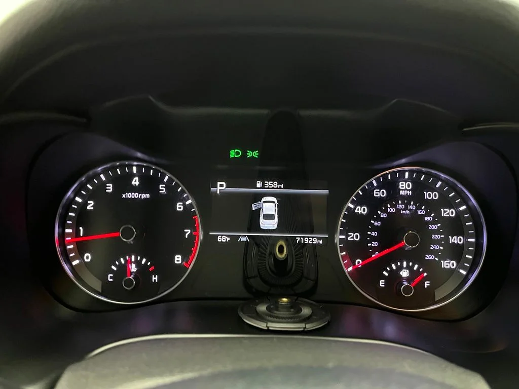 Used 2023 Red Kia LXS image 21