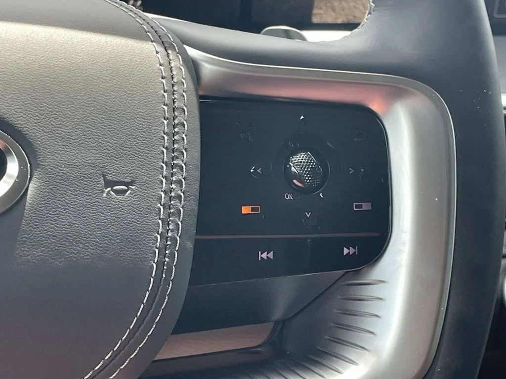 Used 2025 Black INFINITI SENSORY image 30