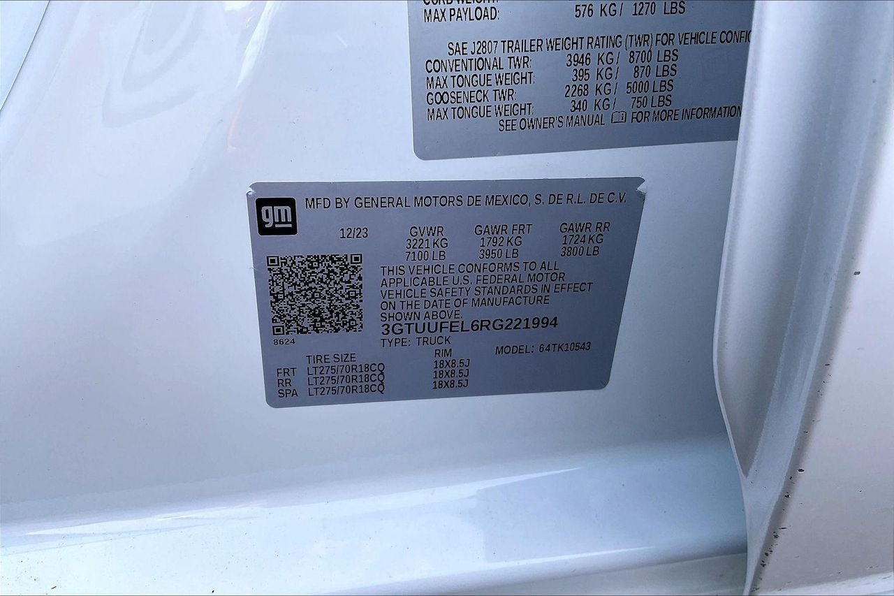 Used 2024 Summit White GMC 4WD Crew Cab Short Box AT4X image 22
