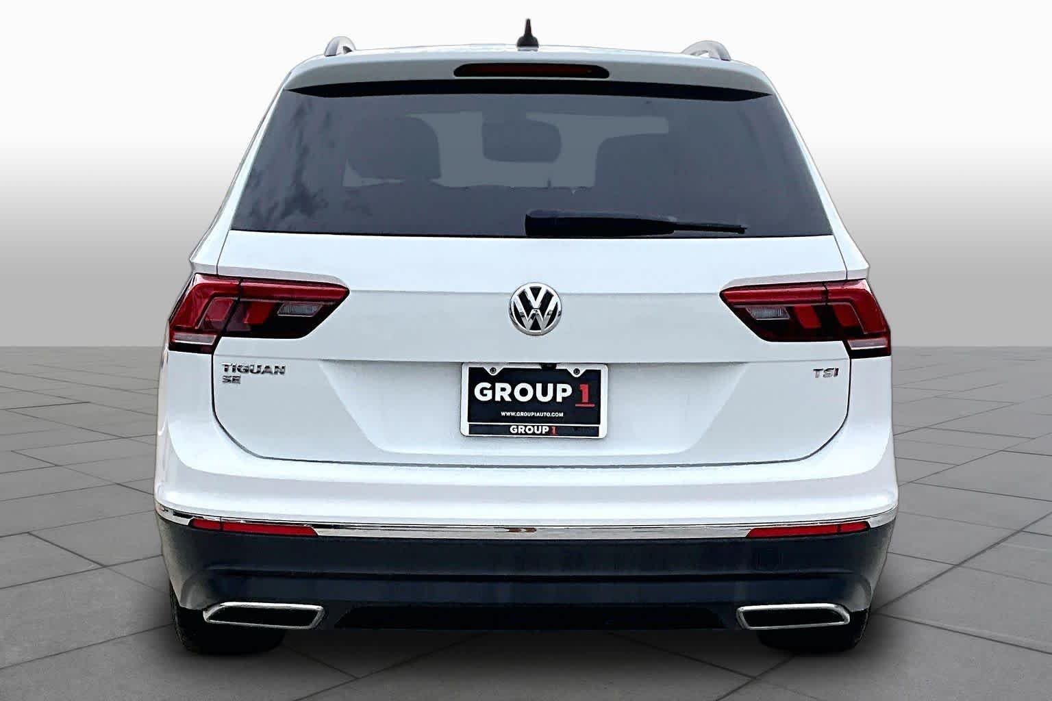 Used 2018 Pure White Volkswagen SE image 5