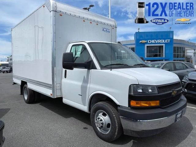 2025 Chevrolet Express Cutaway Base