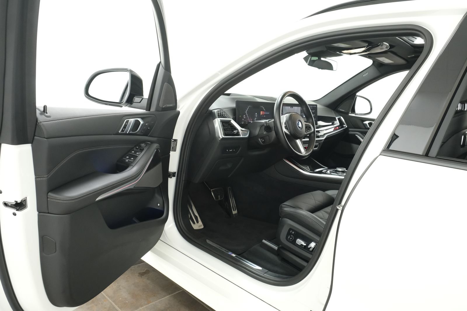 Used 2024 Alpine White BMW xDrive50e image 23