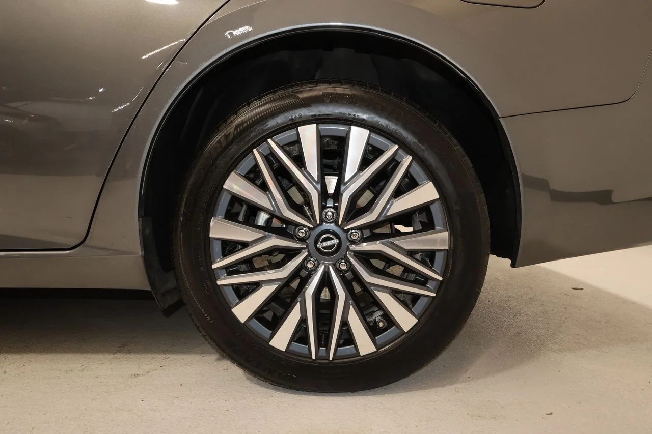 Used 2025 Gray Nissan 2.5 SV image 29
