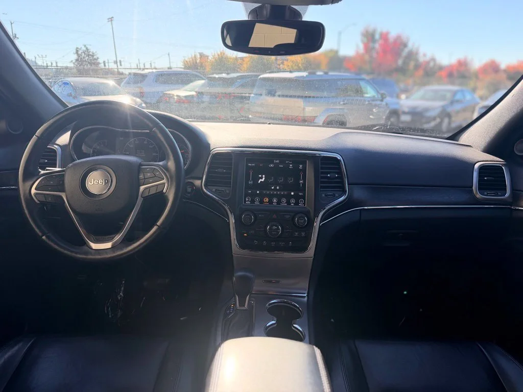 Used 2018 True Blue Pearlcoat Jeep Limited image 17