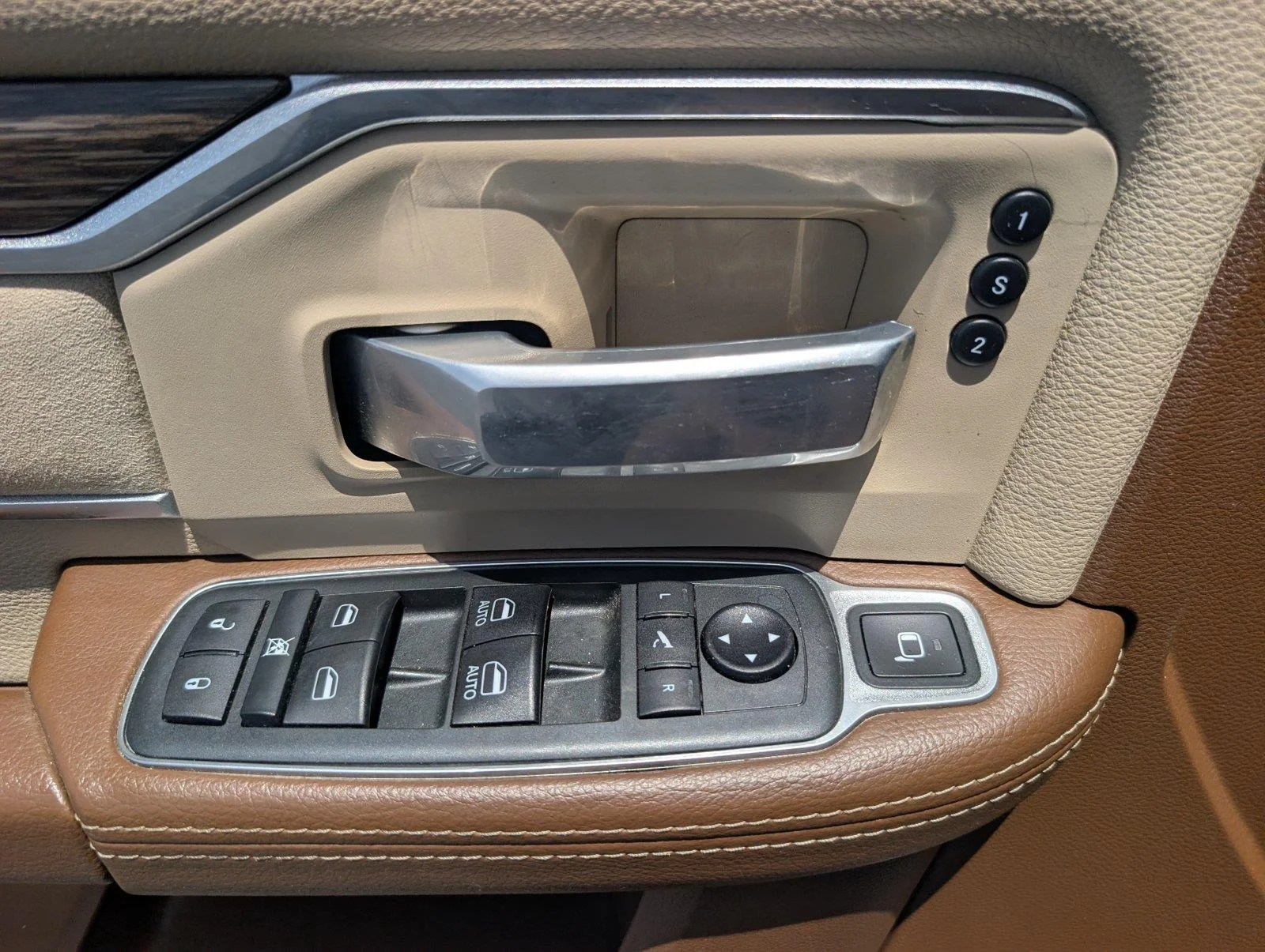 Used 2020 Patriot Blue Pearlcoat Ram Laramie image 35