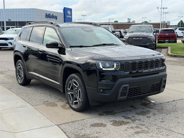 New 2026 Diamond Black Crystal Pearl-Coat Exterior Paint Jeep Limited image 3