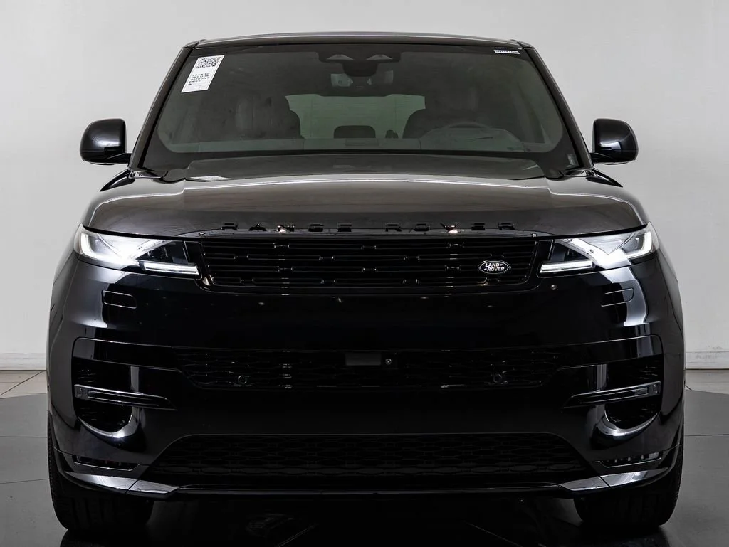 New 2026 Santorini Black Metallic Land Rover Dynamic SE image 2