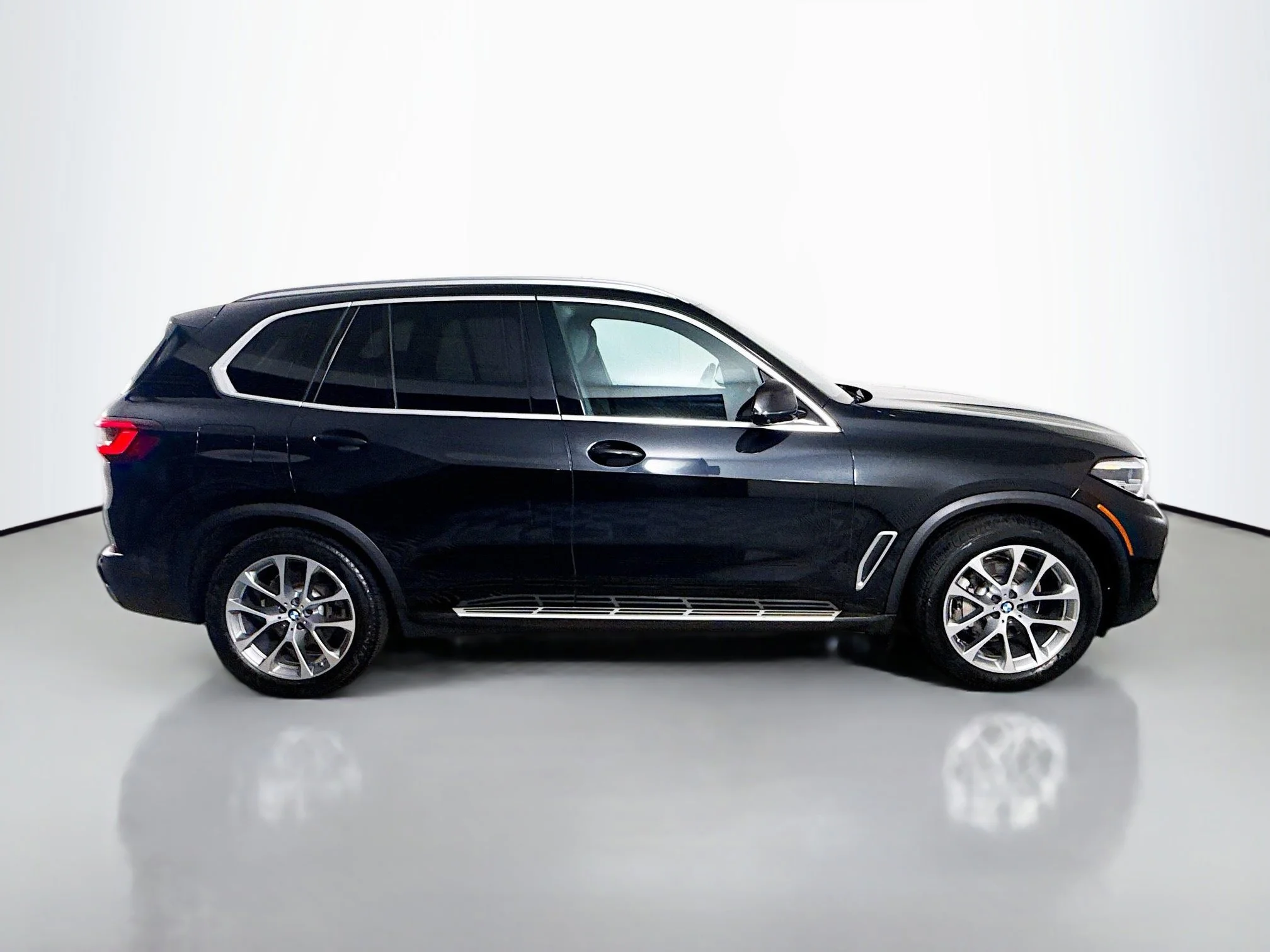 Used 2023 Black Sapphire Metallic BMW sDrive40i image 8