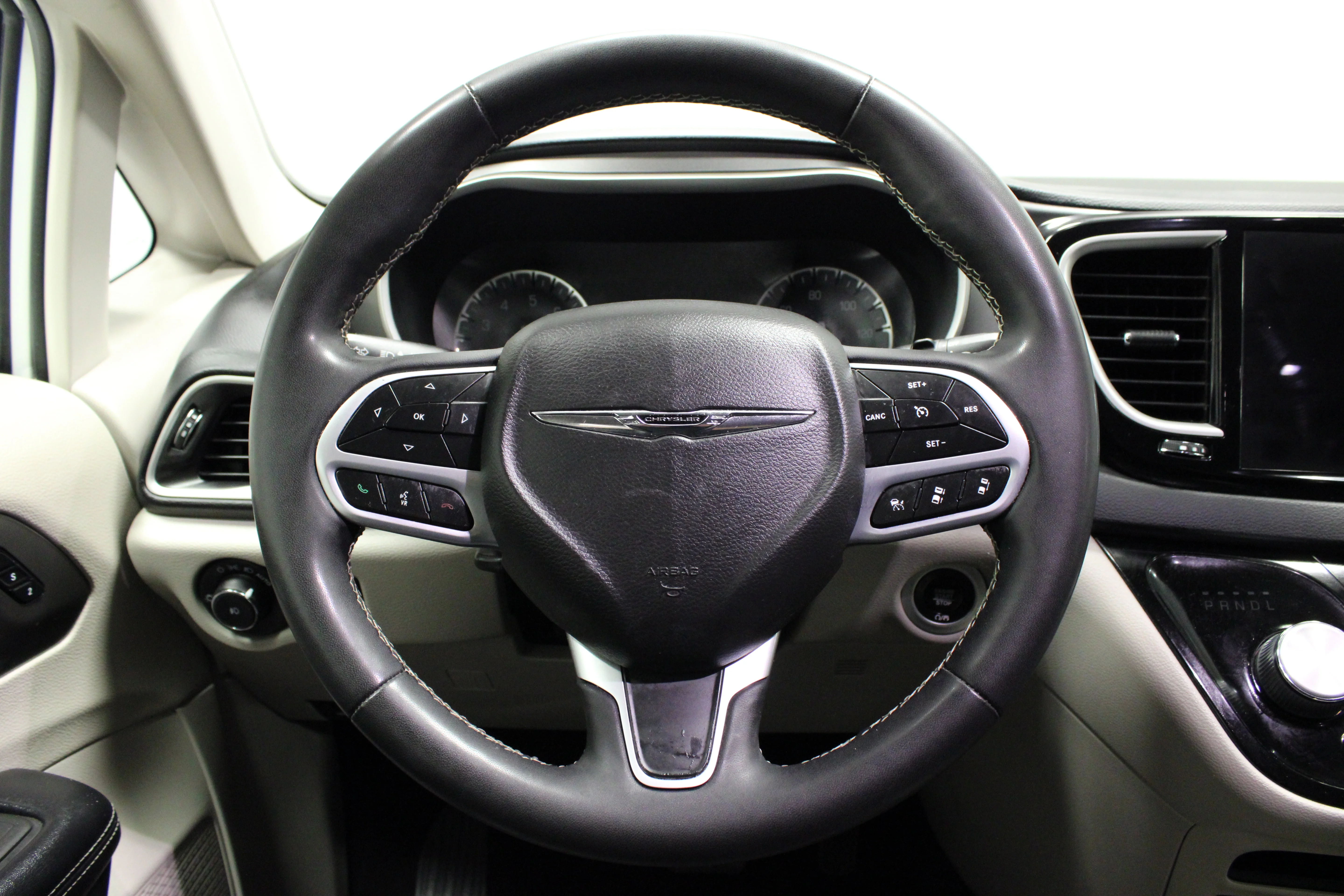 Used 2022 Bright White Clearcoat Chrysler Touring L image 22