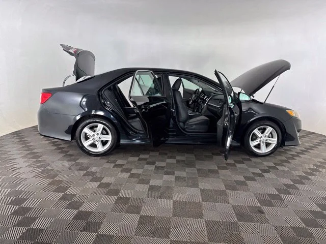 Used 2014 Black Toyota SE image 18