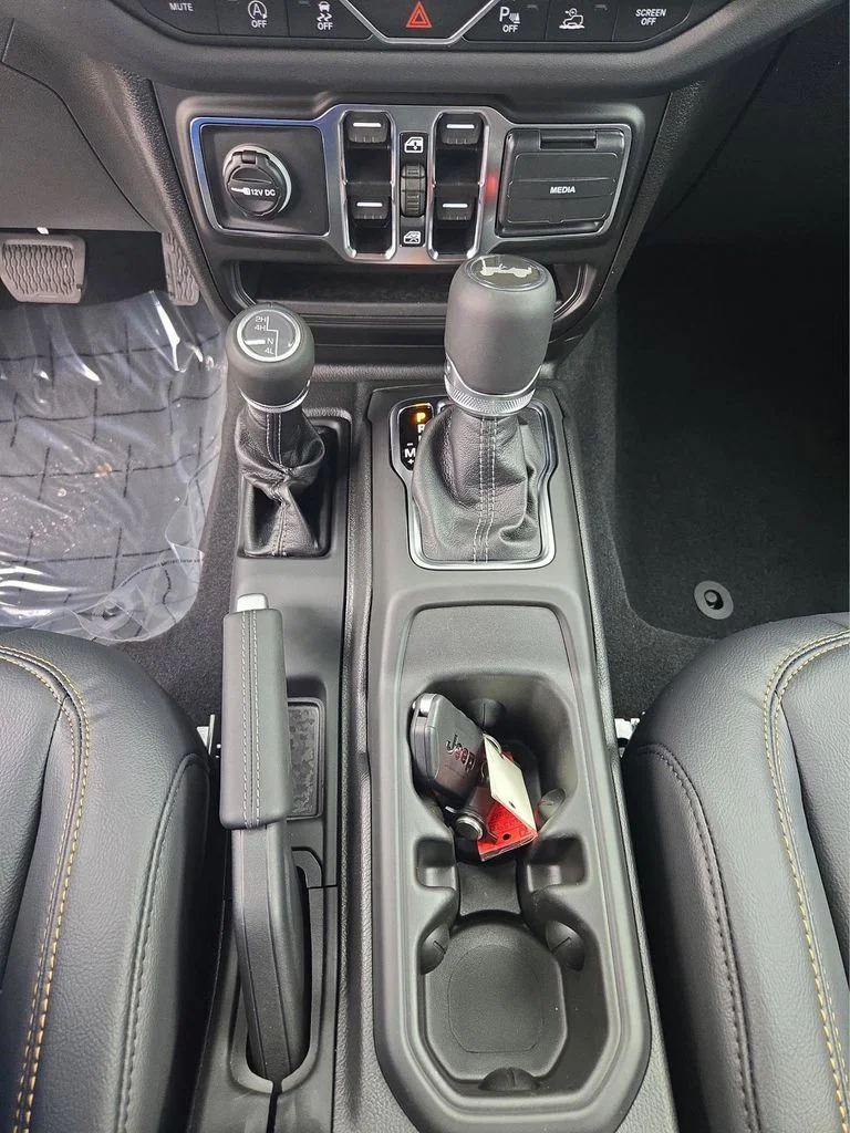 2025 Jeep Wrangler 4-Door Sahara - Photo 20