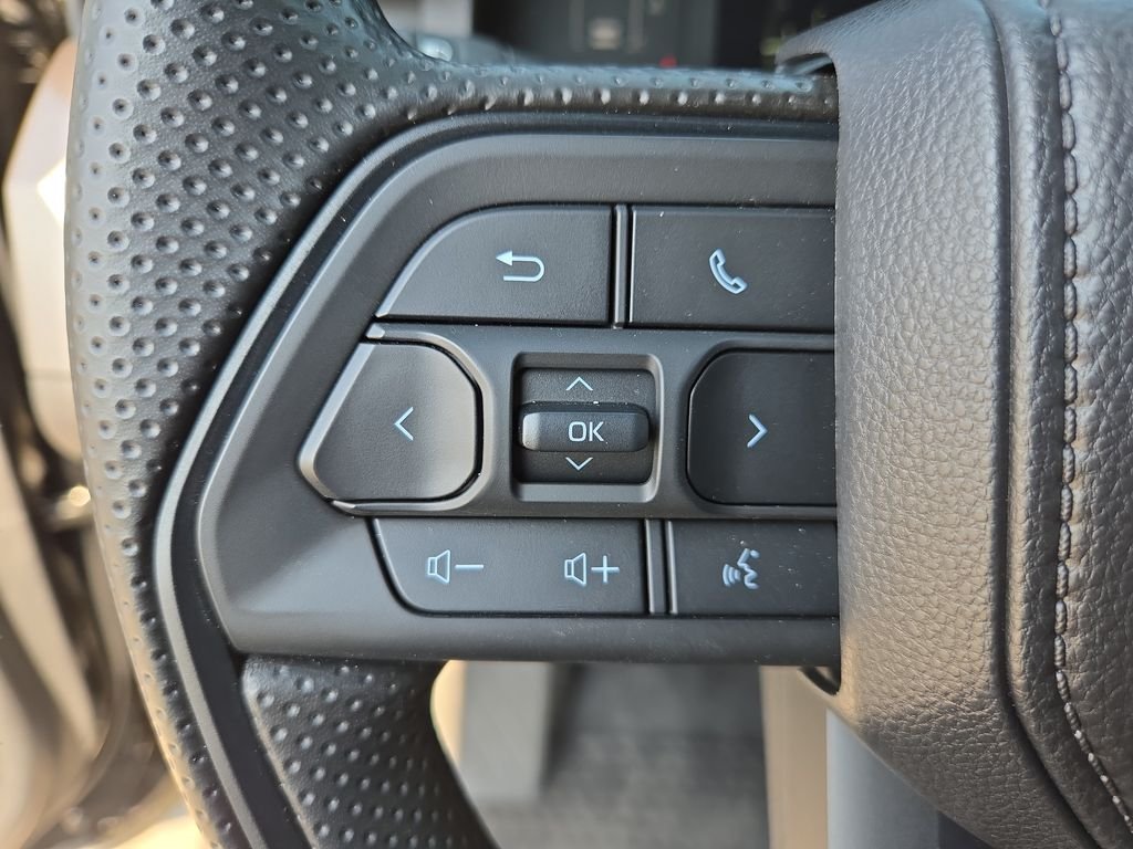 2025 Toyota Tacoma SR5 - Photo 16