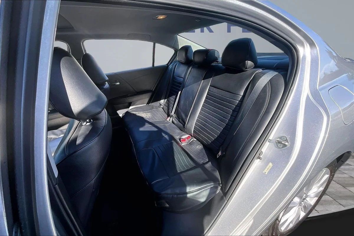 Used 2013 Silver Honda EX-L image 22