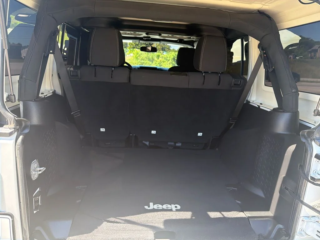 Used 2016 White Jeep Unlimited Sahara image 20