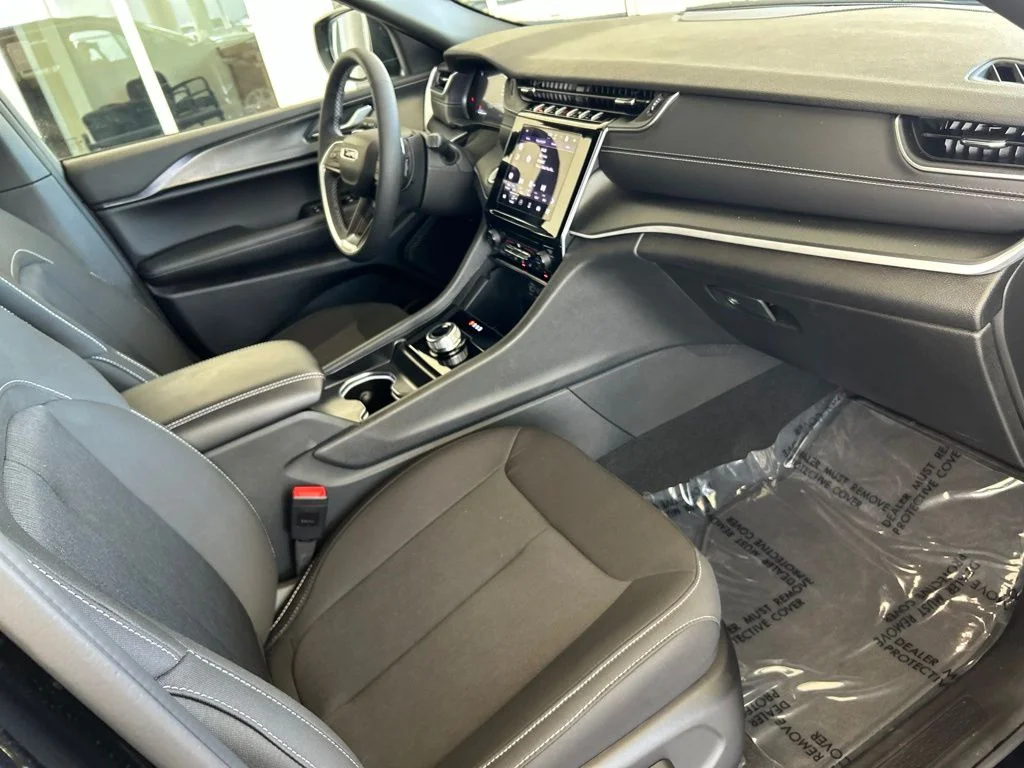 Used 2025 Black Jeep Laredo image 24