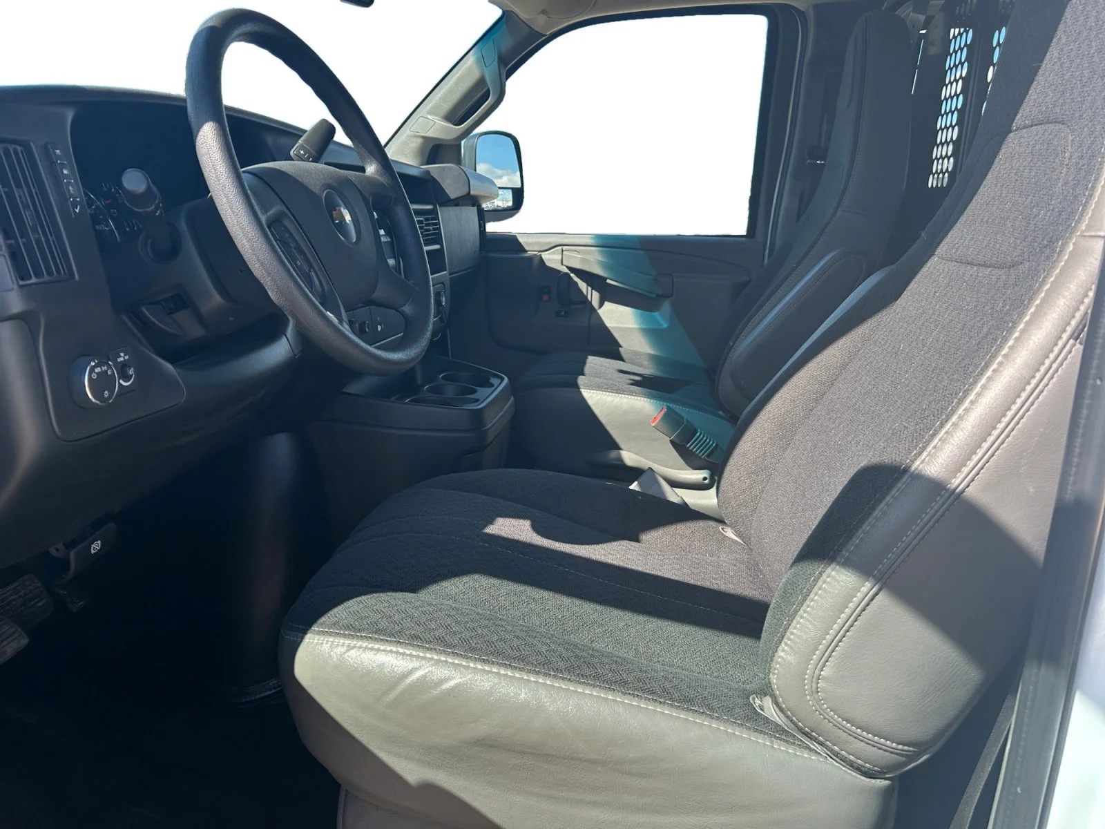 Used 2024 White Chevrolet  image 14