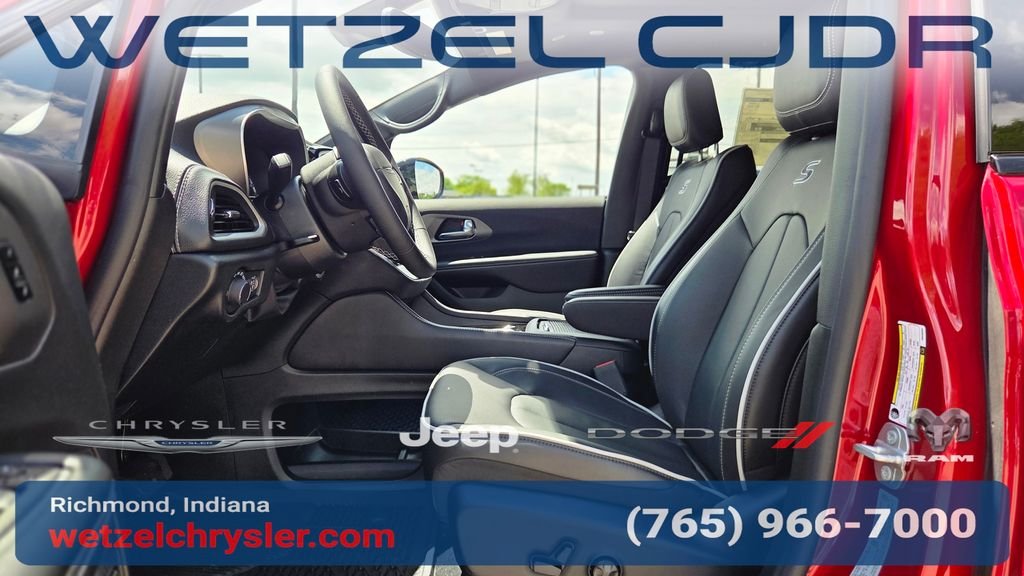 New 2027 Red Hot Pearl-Coat Exterior Paint Chrysler Limited image 17