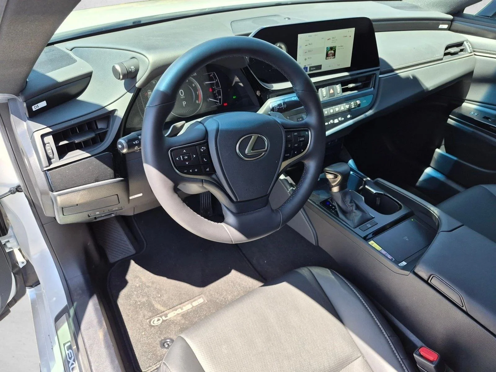 Certified Used 2025 Eminent White Pearl Lexus  image 9
