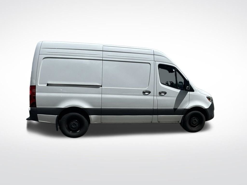 Used 2025 White Mercedes-Benz Cargo 144 WB image 6
